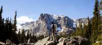 Hiking in the majestic Rocky Mountains | ©VisittheUSA.com