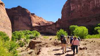 Exploring Canyon de Chelly with a Navajo guide