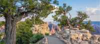 The Rim Trail along the edge of the Grand Canyon